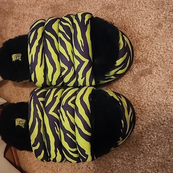 UGG Maxi SlideTiger Print Platform Sandals - Picture 2 of 14